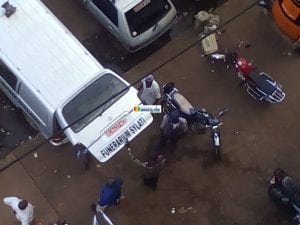 L' ambulance funéraire qui a transporté le corps de Mamadou Diène